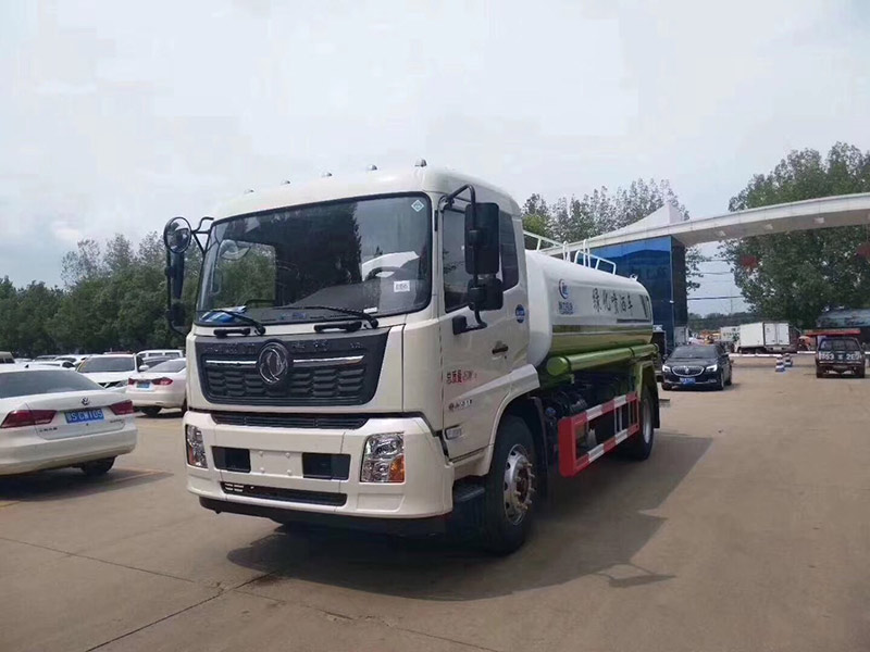 國(guó)六東風(fēng)天錦綠化噴灑車