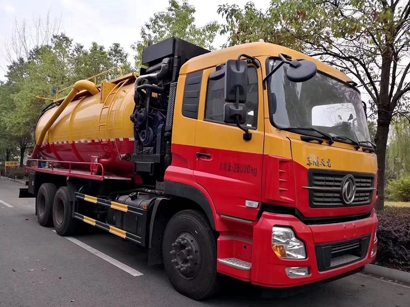 東風天龍后八輪清洗吸污車