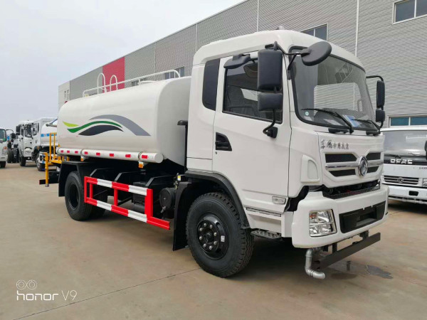 東風專底灑水抑塵車