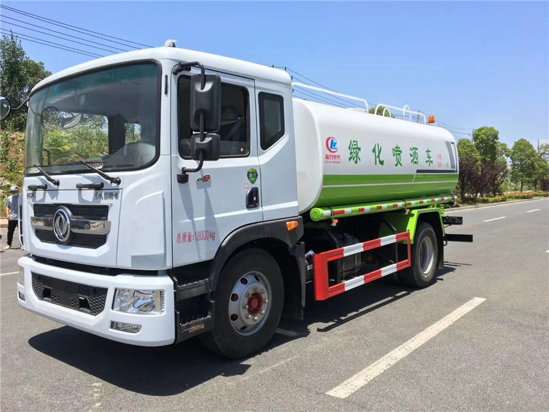 國六東風多利卡D9灑水車