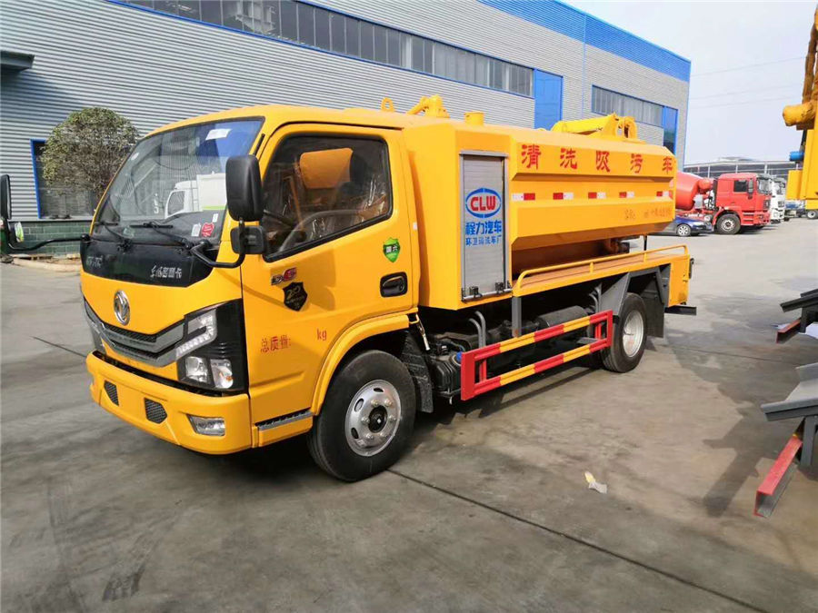 城市環境衛生建設少不了清洗吸污車