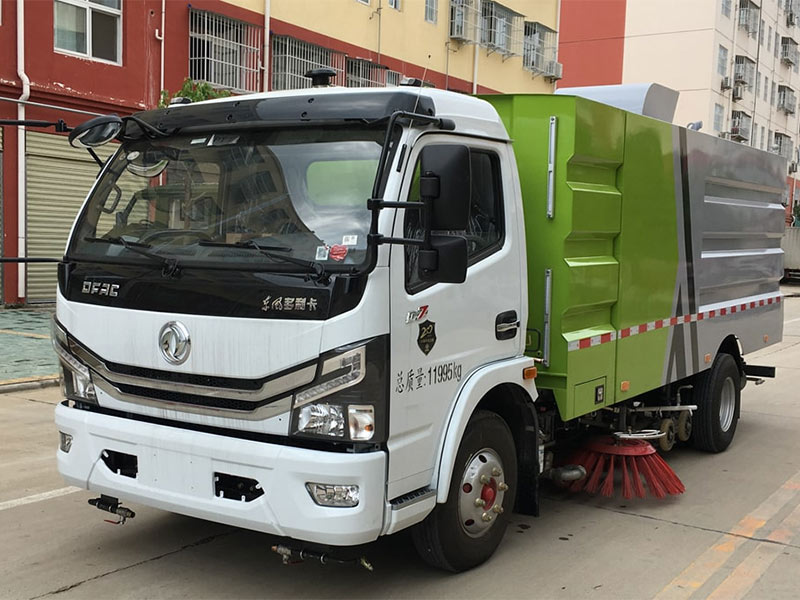 洗掃車的優點講解--程力清洗掃路車