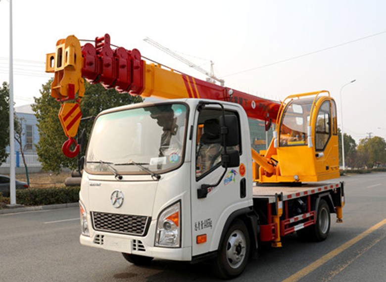 5噸藍(lán)牌汽車吊  高空作業(yè)車廠家直銷